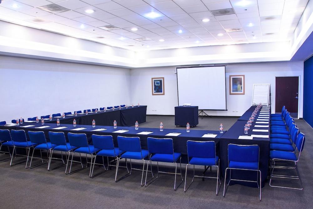 City Express By Marriott Puebla Finsa מראה חיצוני תמונה